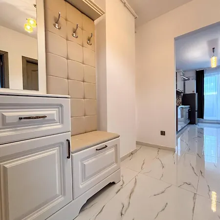 Tamy Airport - Parking, Kingsize Bed アパート *