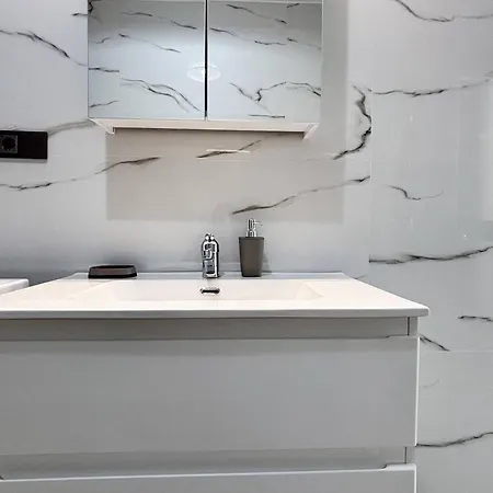 Tamy Airport - Parking, Kingsize Bed *