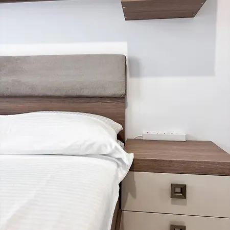 Tamy Airport - Parking, Kingsize Bed クルージュ＝ナポカ