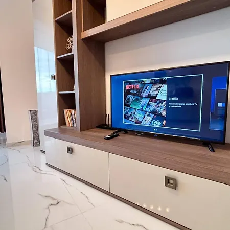 Tamy Airport - Parking, Kingsize Bed クルージュ＝ナポカ